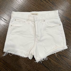 Madewell High-Rise Denim Shortie in White size 28